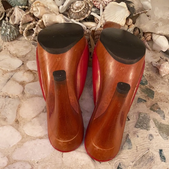 Miu Miu Red Wood Heels with Bag - Picture 5 of 6